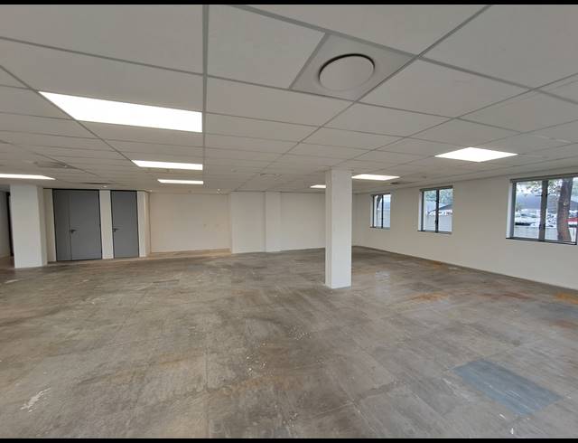 196M² OFFICE TO LET IN SANDHURST
